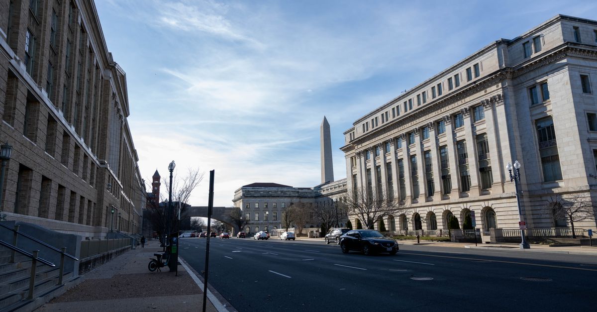 La sede della Federal Reserve a Washington D.C. al tramonto